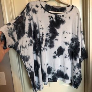 Black white grey tie dye tunic type top with large sleeves T-shirt type